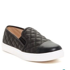 Steve Madden slip ones black quilted Sz 8